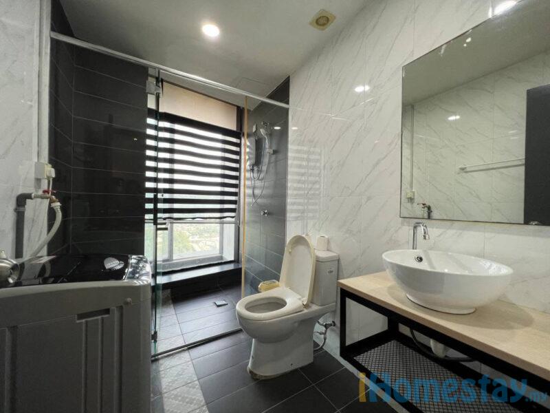 Fully furnished studio at Regina Residen